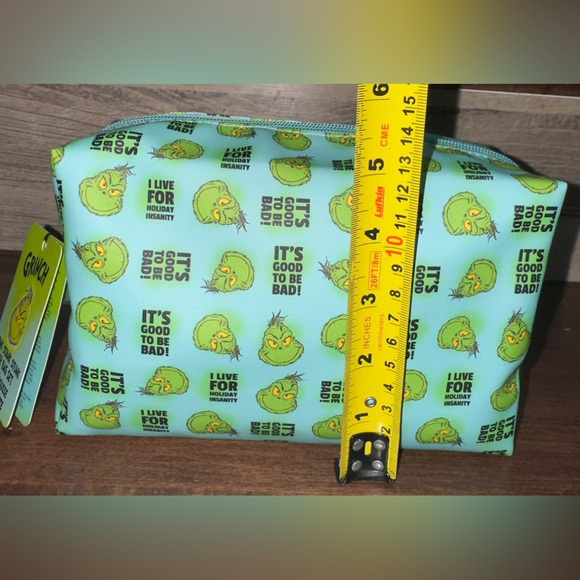 The Grinch Toiletry Bag Set Bath Scrunchie, Body Wash, Shampoo /Conditioner -NEW - Picture 4 of 8